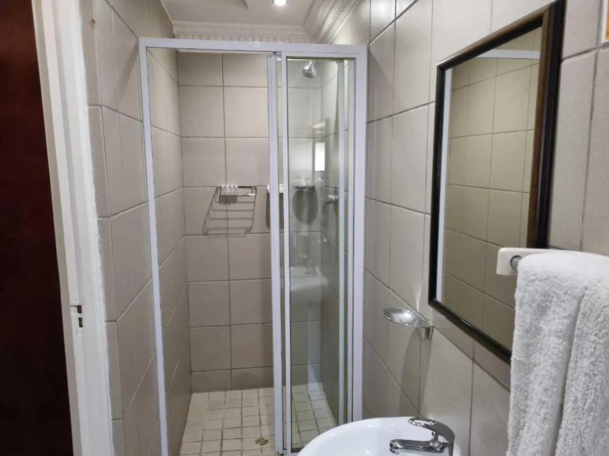 Room In Lodge - Savoy Lodge - Triple Room Cape Town South Africa