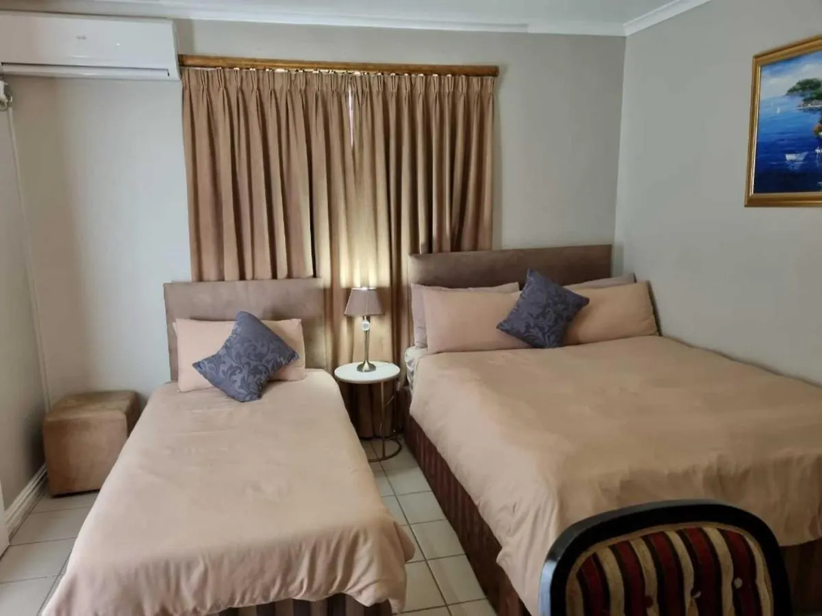 Room In Lodge - Savoy Lodge - Triple Room Cape Town South Africa
