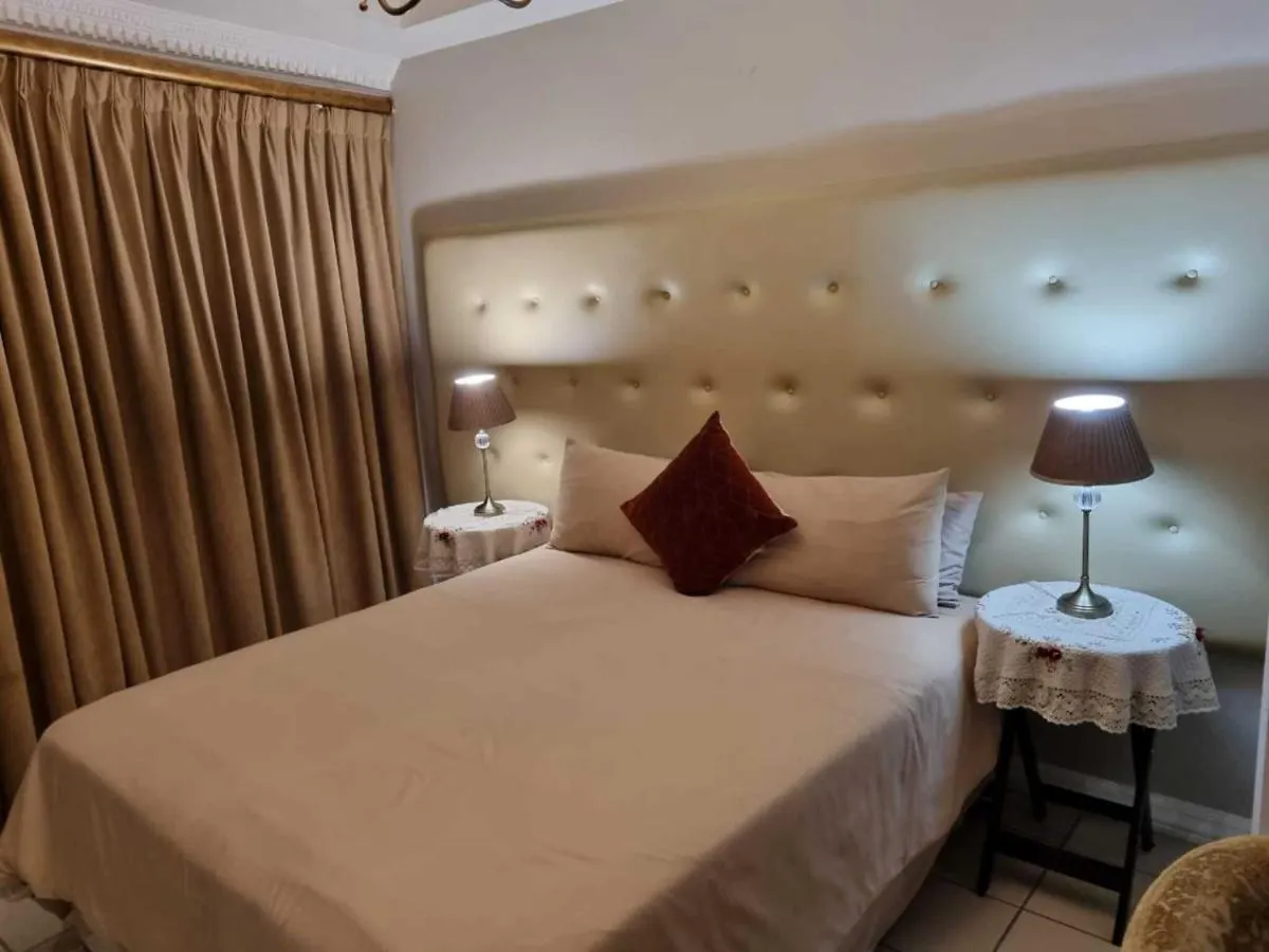 Room In Lodge - Savoy Lodge - Triple Room Cape Town South Africa